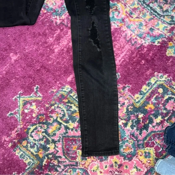 Levi’s 711 Tall Skinny Black Distressed Jeans - Picture 4 of 6